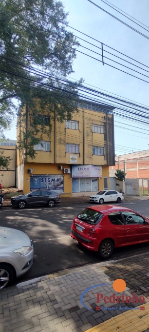 IMÓVEL DE 4 ANDARES. José Pedro da Silva 